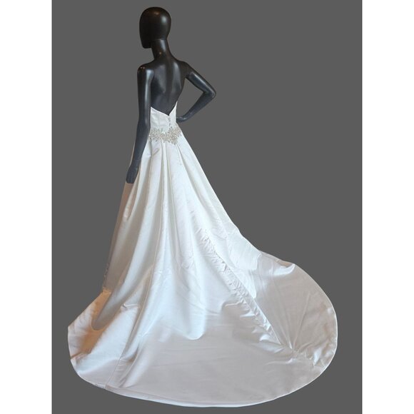 NWOT Ivory Satin A-Line Sweetheart Wedding Gown - Casablanca - Picture 10 of 11